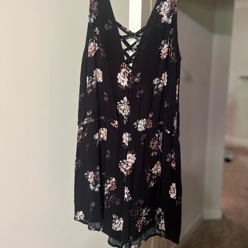 Kendall & Kylie Romper. Size L, fits like M.